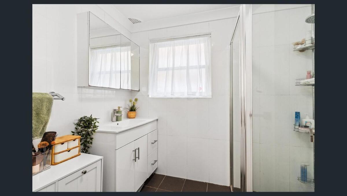 Randwick Luxury 2 Bed With Parking & Study Desks