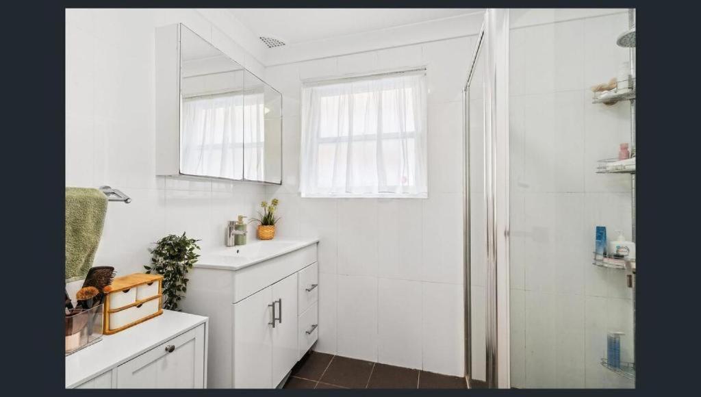 Randwick Luxury 2 Bed With Parking & Study Desks Apartment Sydney